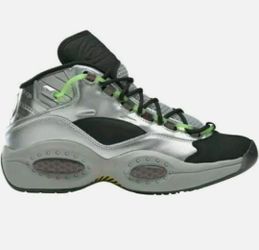 Reebok Question Minions Mens Size 9.5 Gru's Lab Iverson Basketball Shoes Sneaker. Brand new without box.