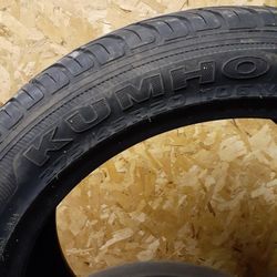 2 Kumho 275/45/20 Tires