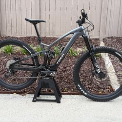 2023 Trek Fuel EX-e 9.7 Size M electric mountain bike