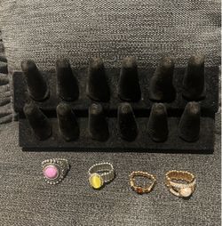4 Rings & Ring Holder, All Rings Have Stretchy Backs