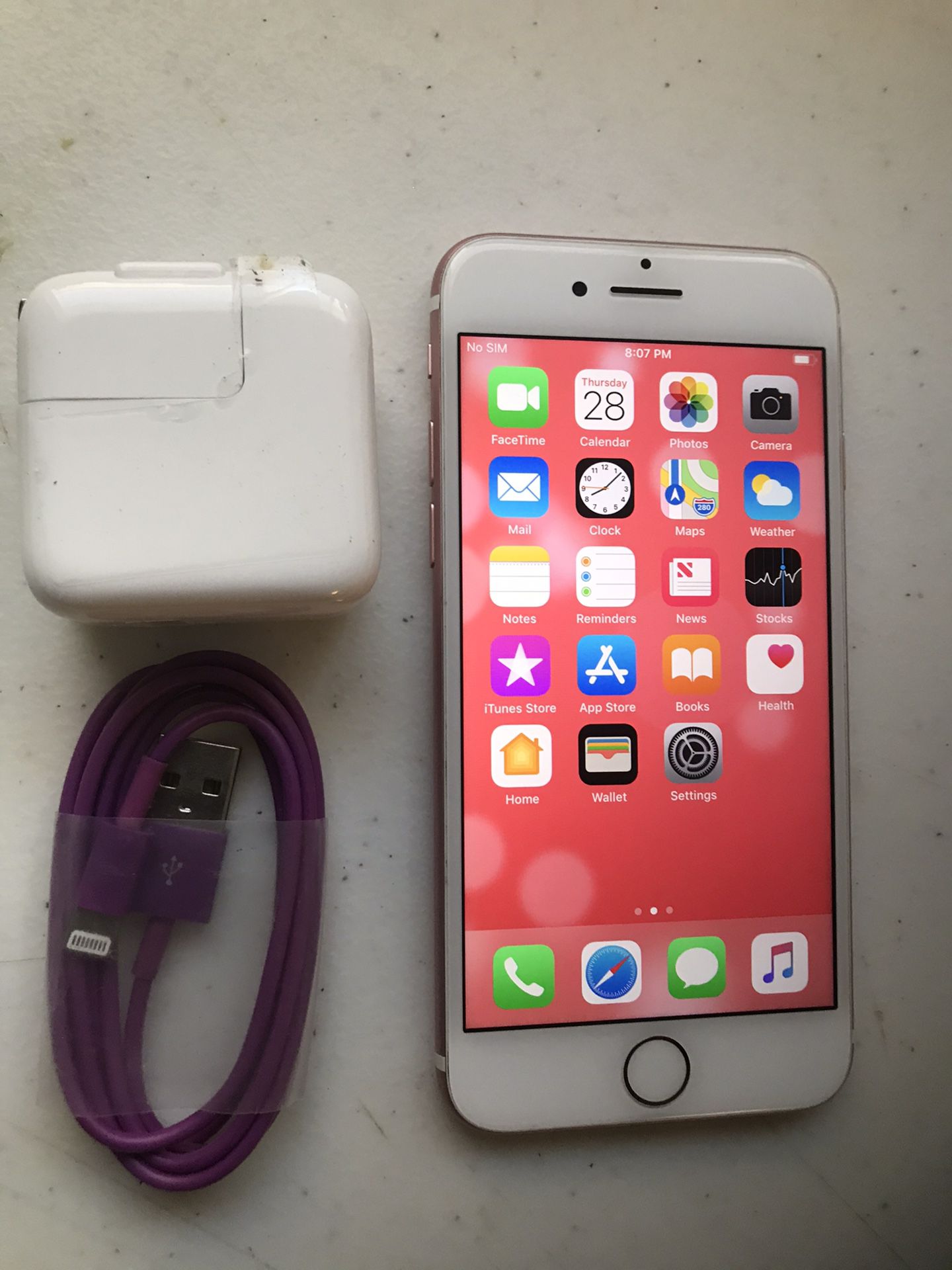 Apple iPhone 7 32 GB unlocked color gold Rose.work very well.included charger.perfect condition