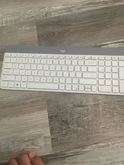 Logitech MK470 Slim Wireless Keyboard and Mouse Combo.