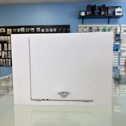 MacBook Air 13-inch 2024 M3 / 8GB RAM / 256GB SSD / 10-Core GPU / Starlight