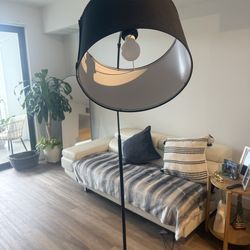 Lámpara moderna de pie para sala