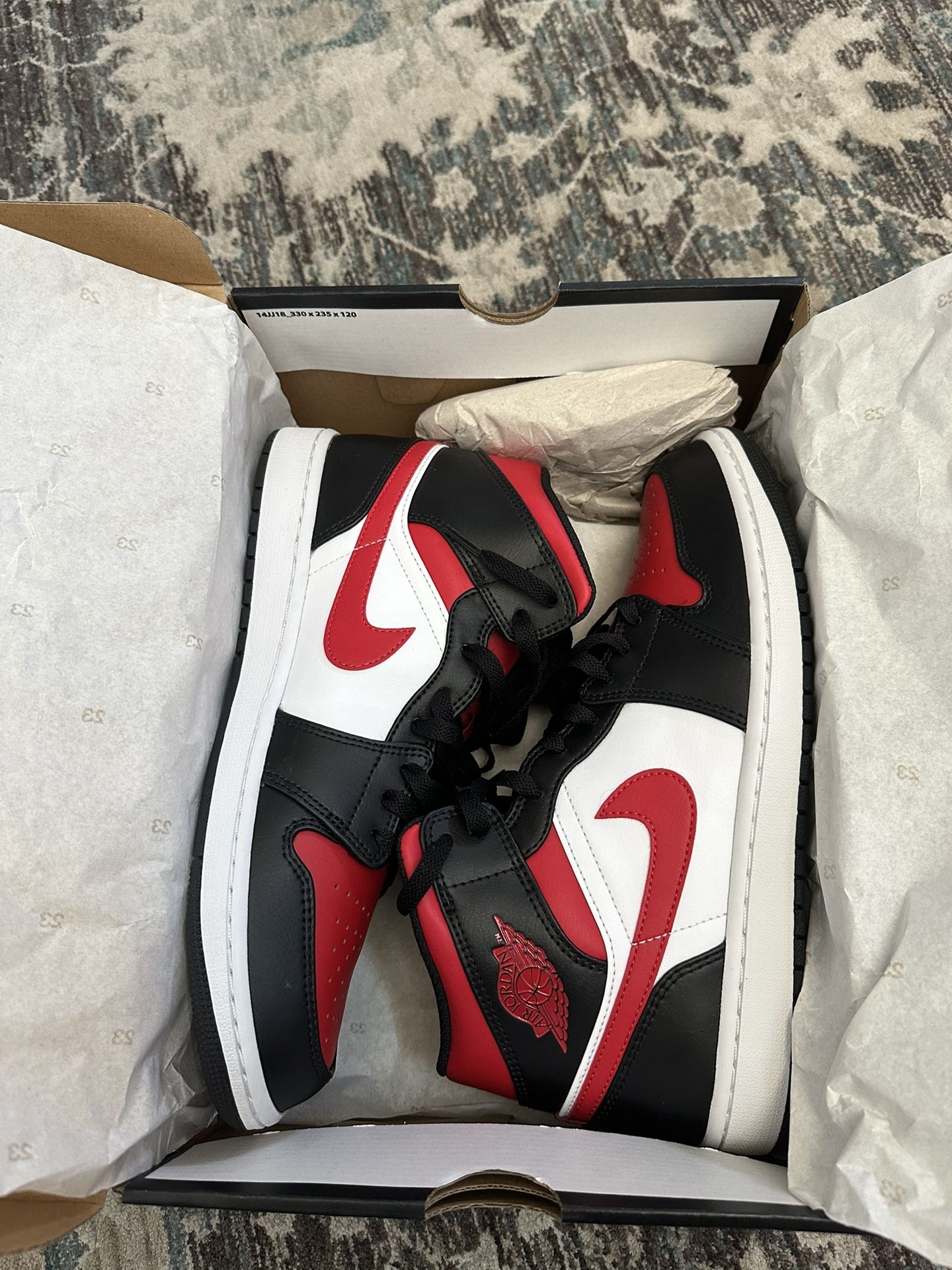 Never Worn Jordan 1 Mid - Perfect Condition Size 10