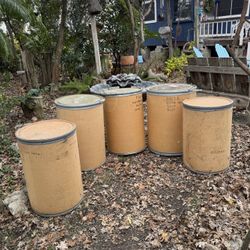Barrels With Lids For Dry Storage