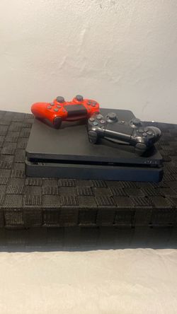 PS4 with 2 controllers