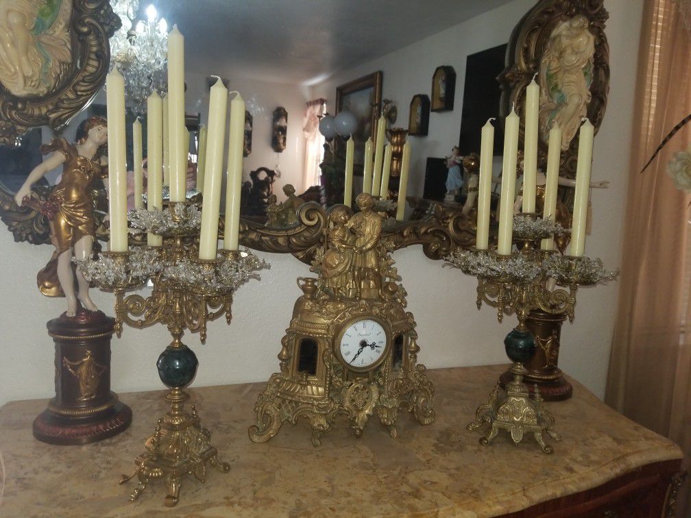 Reloj y candelabros de bronze el de bronze