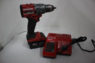 Milwaukee 2904-20 M18 18V 1/2-inch Hammer Drill/Driver W/ 5.0AH Battery & Charger