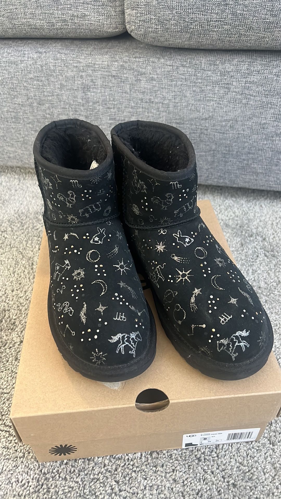 Women’s size 8 zodiac UGGS