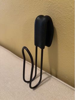 Snake belly golf ball holder