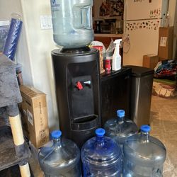 Water dispenser with (5) 5 gallon water bottles Hot and cold water 