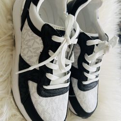 Brandnew Girl’s MK Shoes 5.5