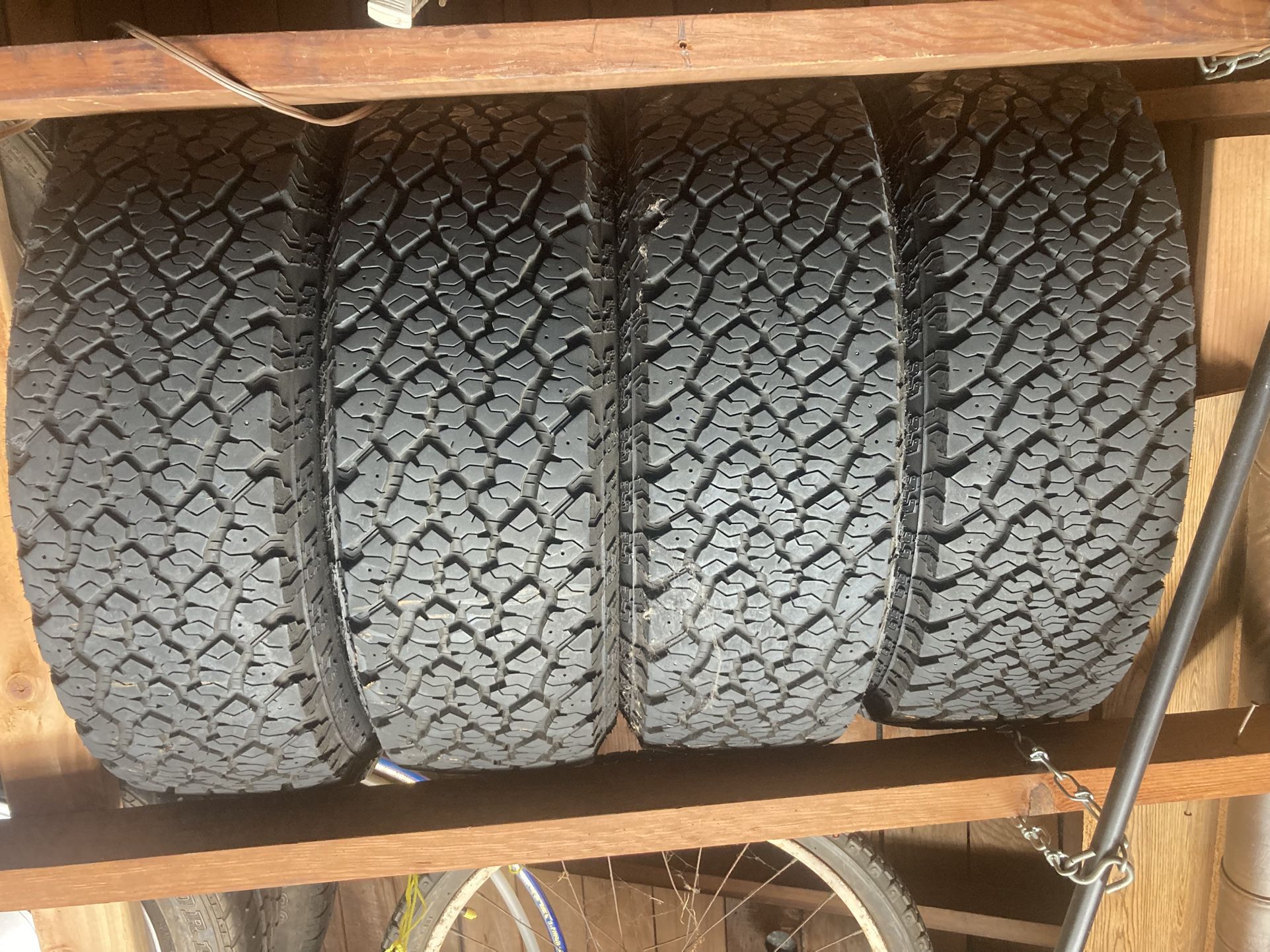 General Grabber AT2 215/70/16