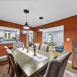 Extendable Hardwood Dininghh Table Set and Rug