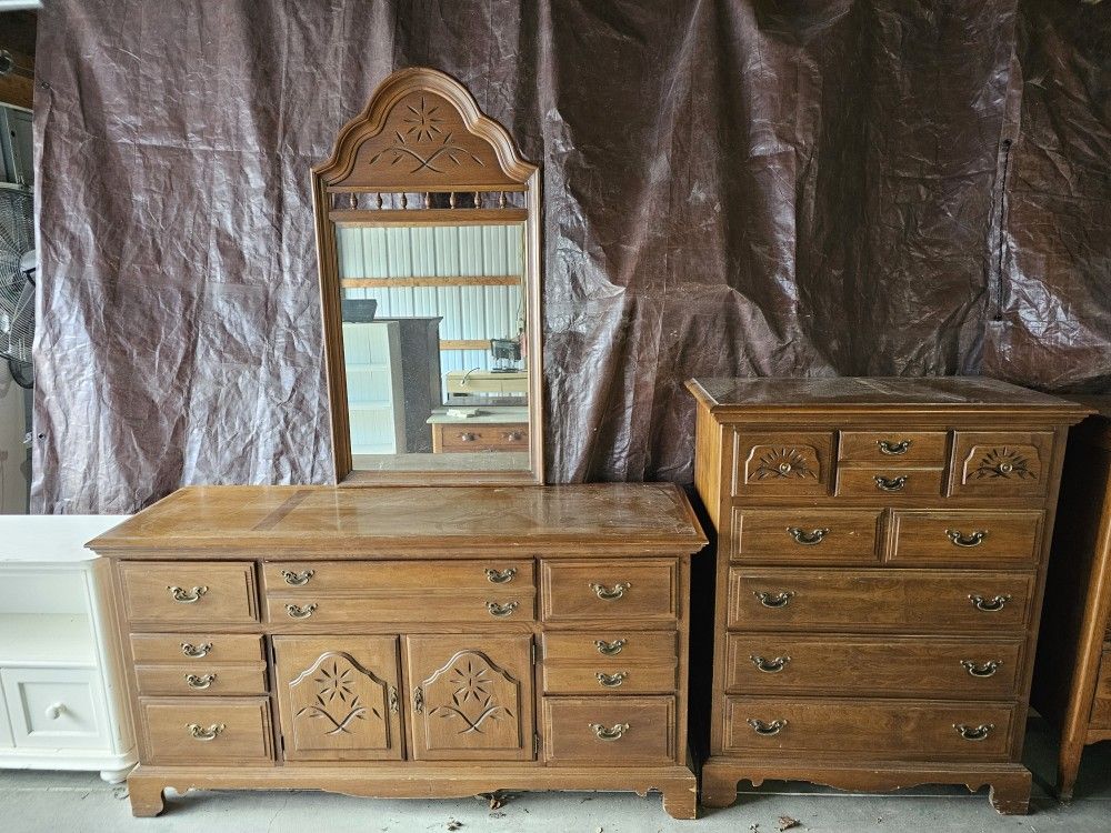Dresser,mirror, and chest of drawers