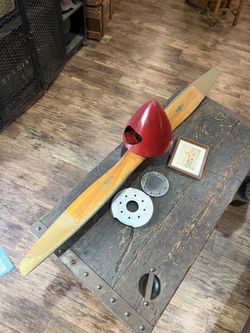 Sensenich  aircraft propeller / nose  from a Stinson Voyager aircraft  (No cracks or damaged)