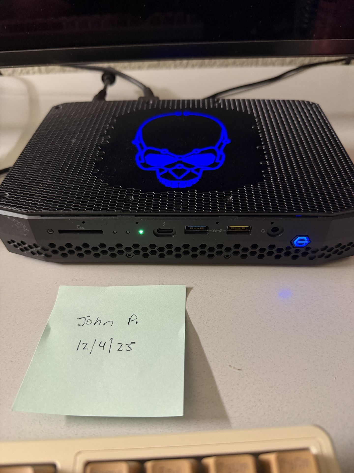 Portable Gaming Beast: Intel NUC 11 Enthusiast (RTX 2060 + 32GB RAM Upgraded)