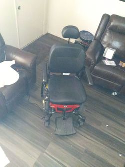 Electric wheelchair