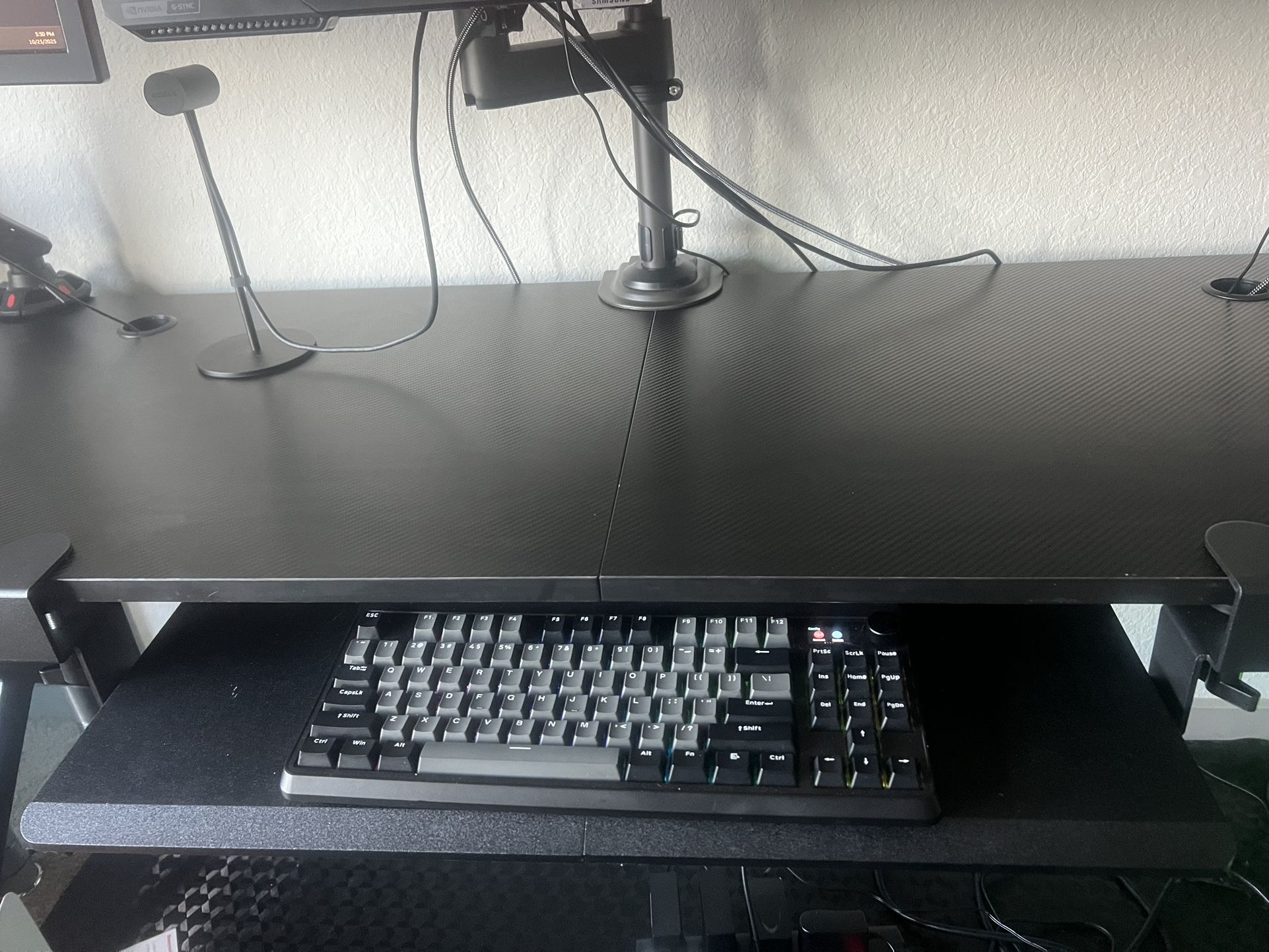 Gaming Table With HUGE mouse With Red Outline Covering The WHOLE table!