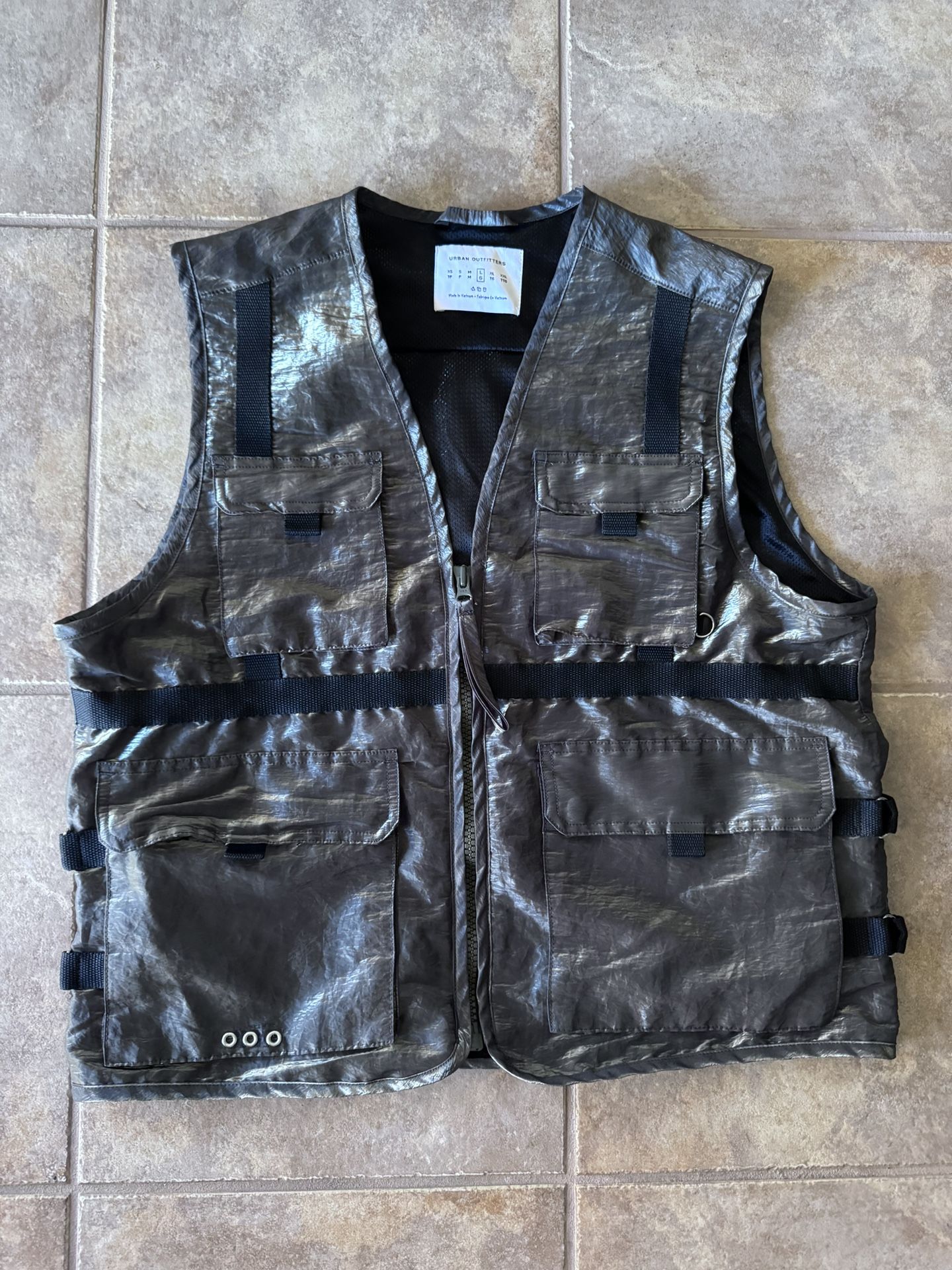 URBAN OUTFITTERS  Sz Large Men'sTactical Utility Vest Iridescent Mesh Lining
