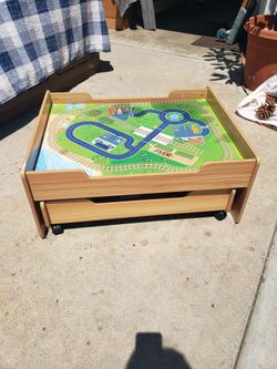 Kids play table