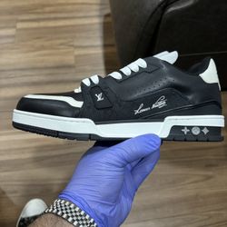 LV TRAINER BLACK AND WHITE 