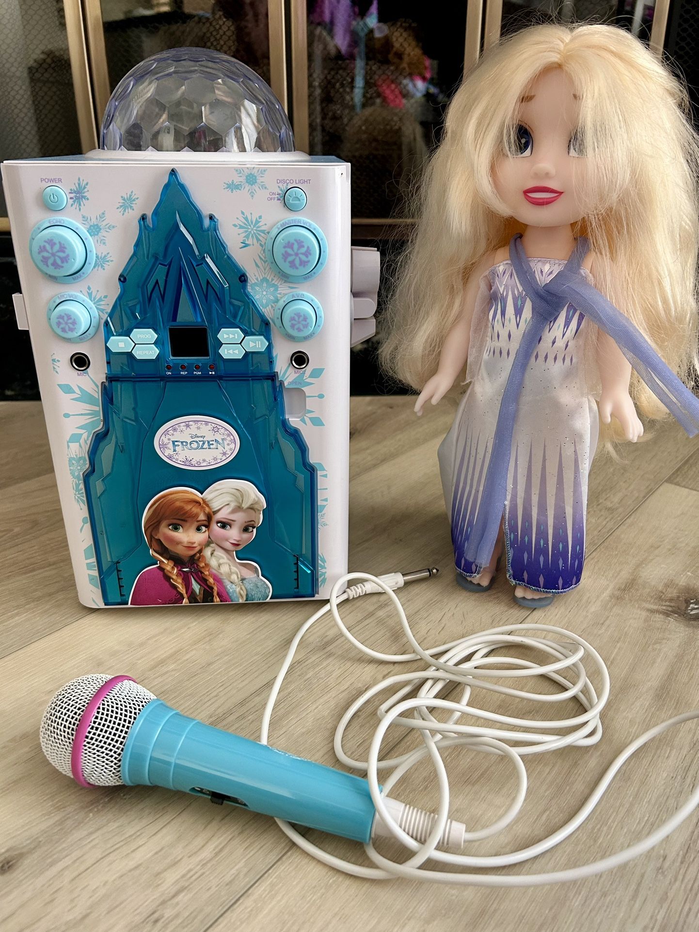 Disney Frozen Magical Ice Palace Flashing Disco Ball Karaoke Microphone CD Player with Elsa Doll