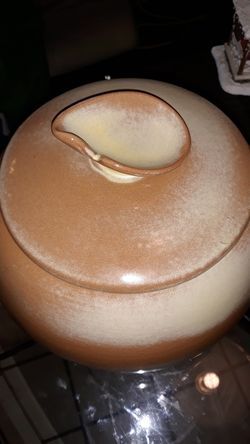 Ceramic bowl with lid complete