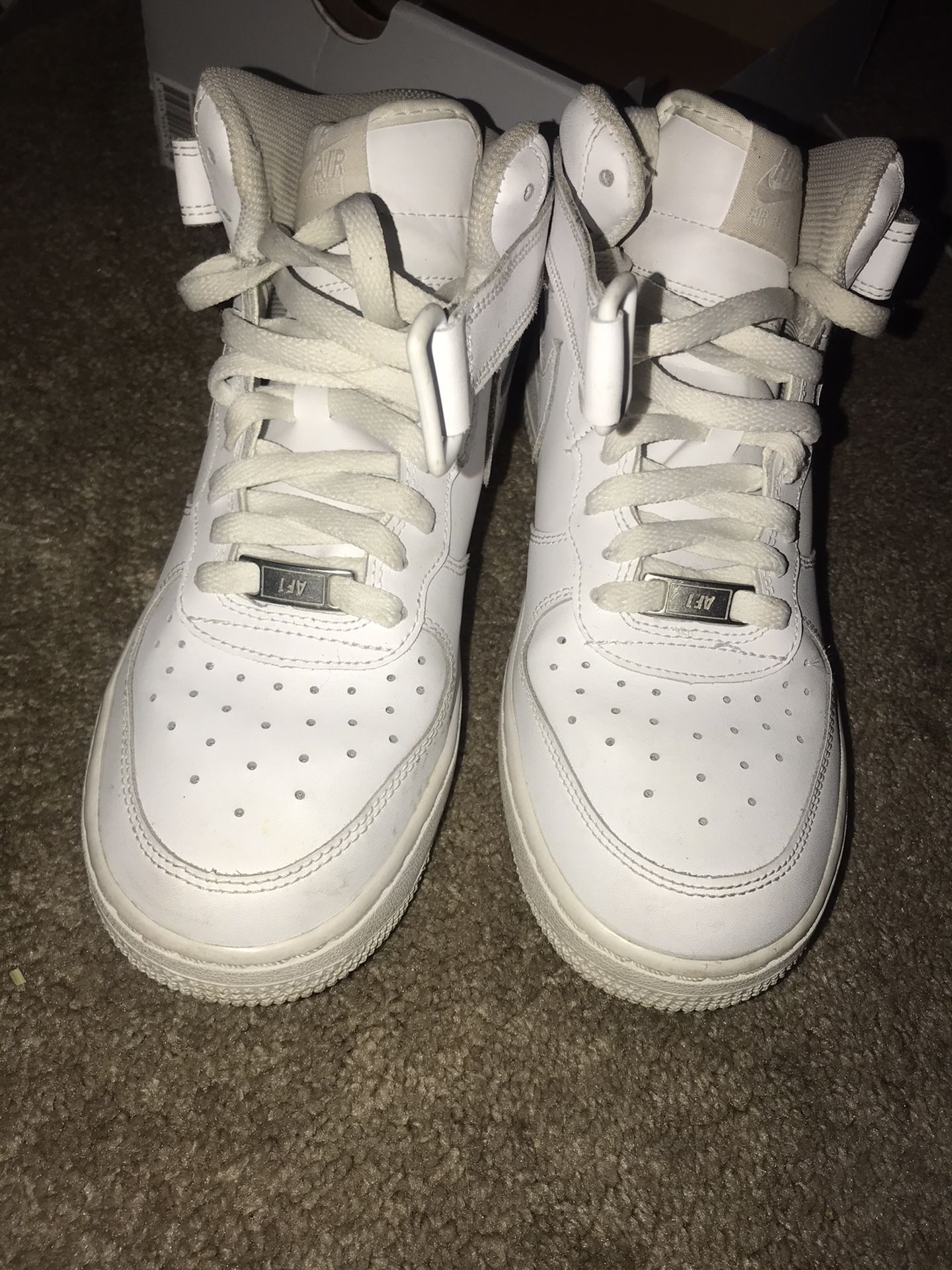 Air Force 1’s (Nike Air)