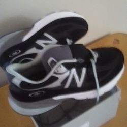 NEW IN BOX Men's Size 11