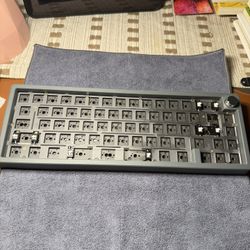 Meletrix Zoom65 Essential Edition R2 – Cool Grey / PVD Mirror Silver