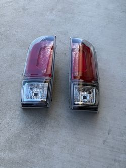 Toyota Tacoma 3rd gen Tail Lights