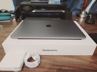 15-in Apple MacBook Pro, Core i9, 1TB, 32gb ram, Radeon Pro, 19