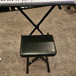 Yamaha Keyboard. Model EZ200, Lighted guide for learners.