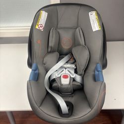 LIKE-NEW Cybex Aton G Infant Car Seat With Base (MSRP $550)