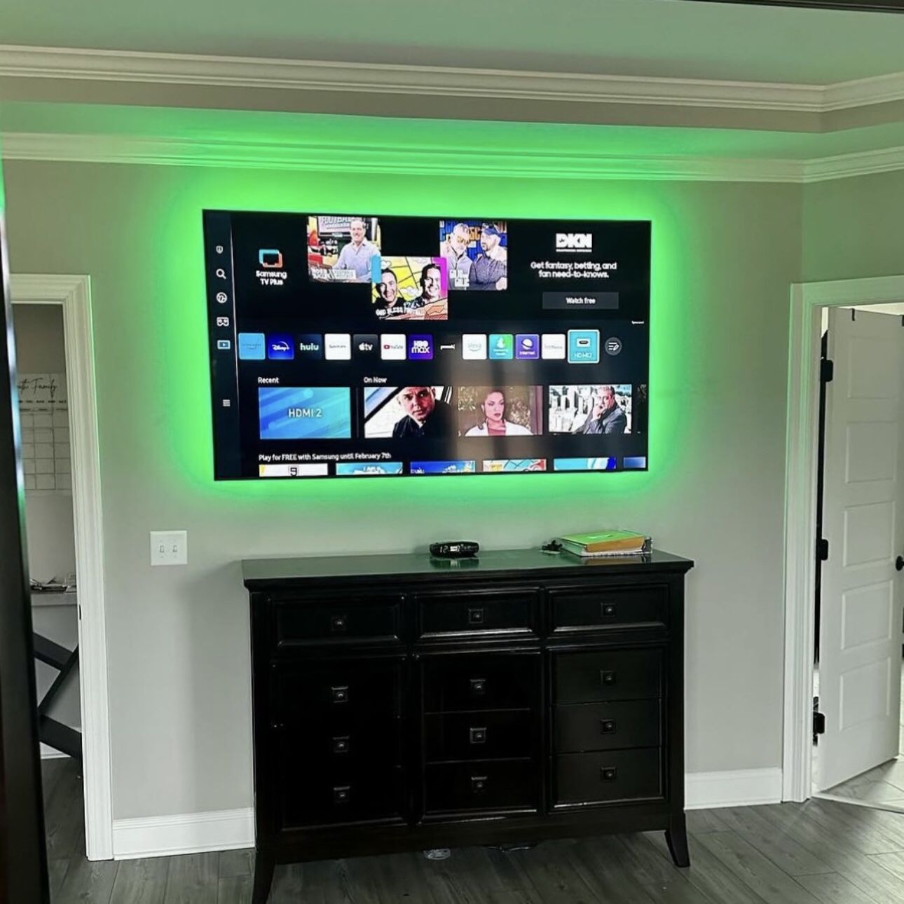 TV MOUNT