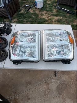 Used 2011-2016 Ford Super Duty Left/Right headlights.