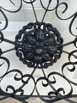 Patio Wall  28” Metal Decor