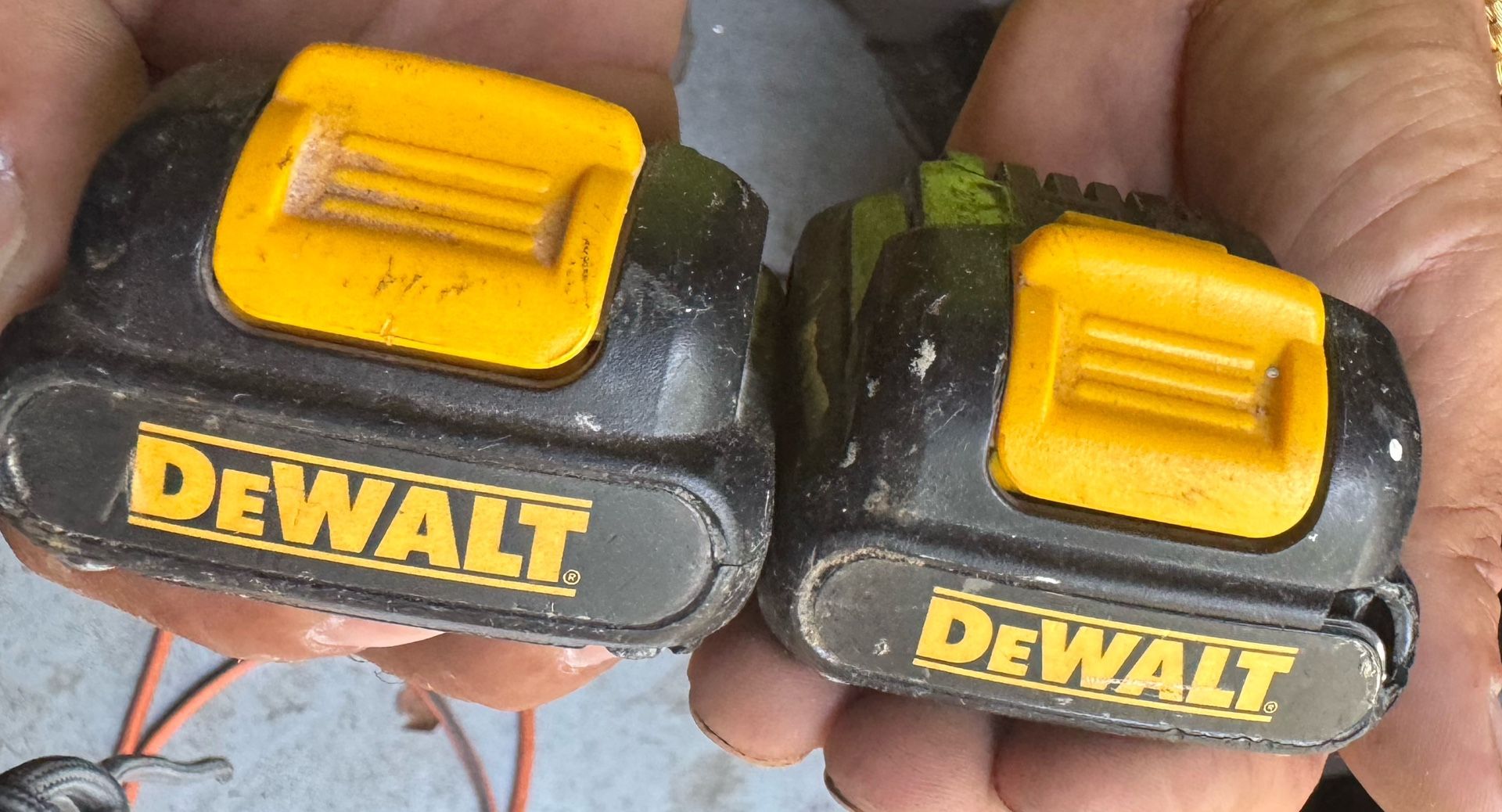 Dwalt batteries 12 Volt