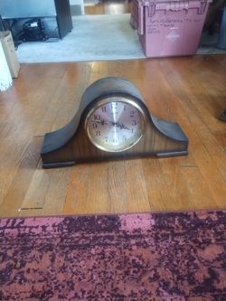 Vintage Linden Mantle Clock - Works Great