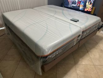 Tempur-Pedic King Mattress Still in Plastic