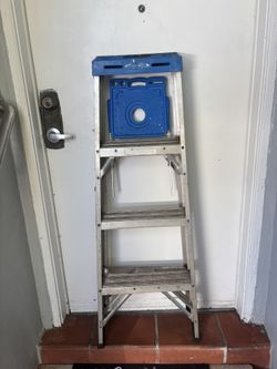 Werner 4 Ft  Aluminum Ladder 250 Lbs  Load 