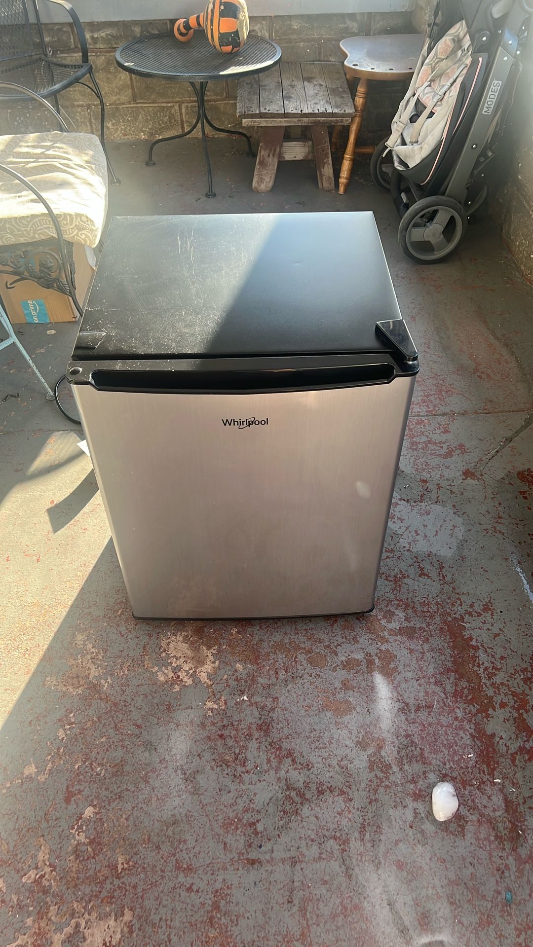Mini fridge