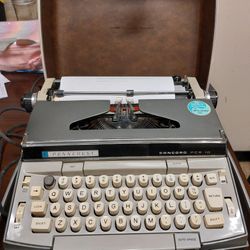 Vintage Working JcPenney Penncrest Concord PCR10 Electric Typewriter 