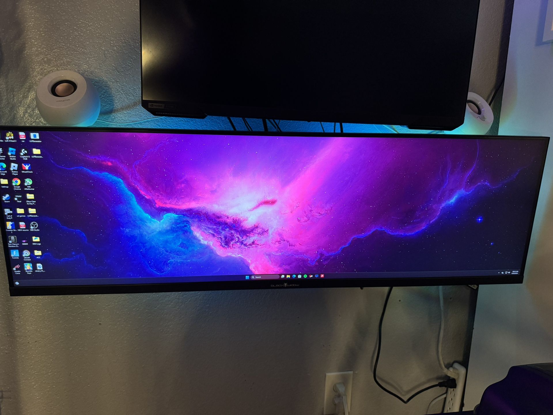 Ultra Wide Gaming Monitor 49’