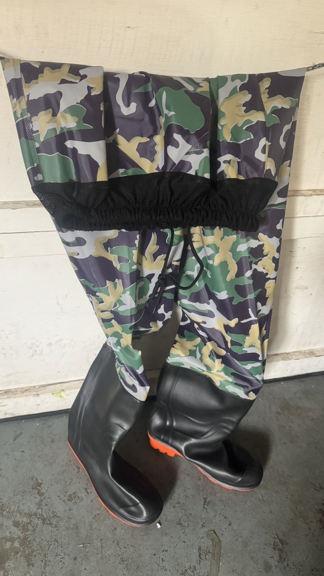 🎣 Camo Waterproof Waders with Boots – Sizes 43 & 47 – New!