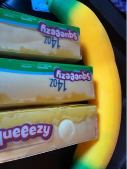 SQUEEZEE BUTTER AND BANANNA (looking to trade for Needohs, smushers, or other squishies don’t have to be brand new )
