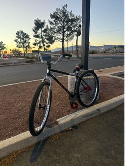 Street co trade for throne frame