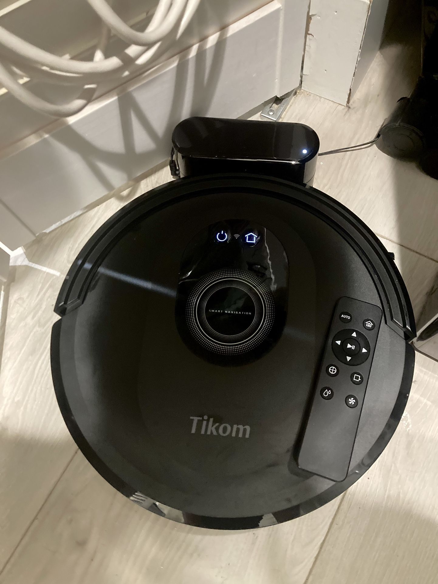 Tikom Robot Vacuum & Mop - New!